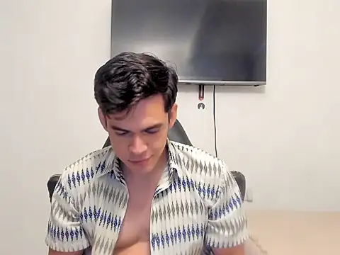 Snapshot of Lucian_Gomez_ chatting on October 17, 9:27 pm Lucian Gomez online show from October 17, 9:27 pm
