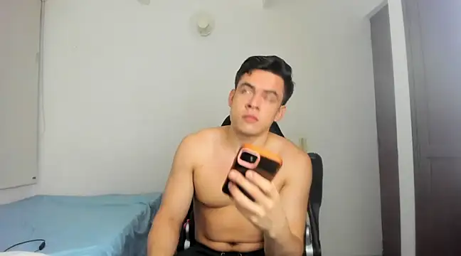 Snapshot of Lucian_Gomez_ chatting on January 11, 3:55 am Lucian Gomez online show from January 11, 3:55 am