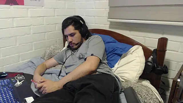 hung weeb online show from December 19, 2:56 am