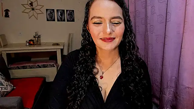 emma luxy online show from April 12, 1:09 am