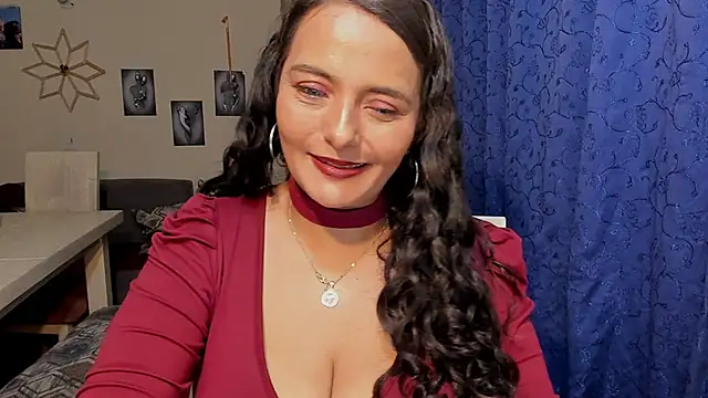 Snapshot of emma_luxy chatting on September 14, 12:22 am emma luxy online show from September 14, 12:22 am