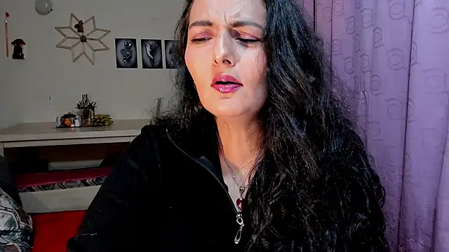 emma luxy online show from April 8, 5:09 am