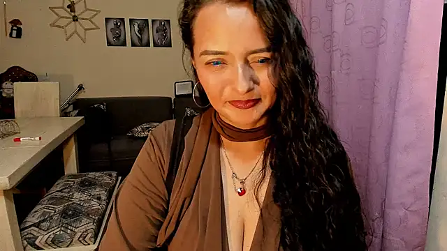 emma luxy online show from May 26, 5:16 am