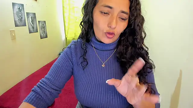Snapshot of emma_luxy chatting on December 29, 12:23 pm emma luxy online show from December 29, 12:23 pm