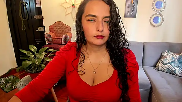 Snapshot of emma_luxy chatting on February 23, 7:49 pm emma luxy online show from February 23, 7:49 pm