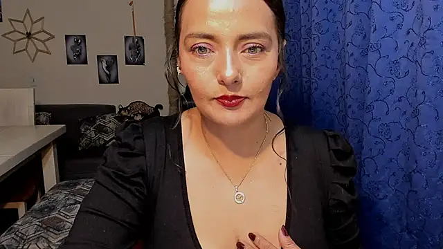 Snapshot of emma_luxy chatting on September 11, 11:49 pm emma luxy online show from September 11, 11:49 pm