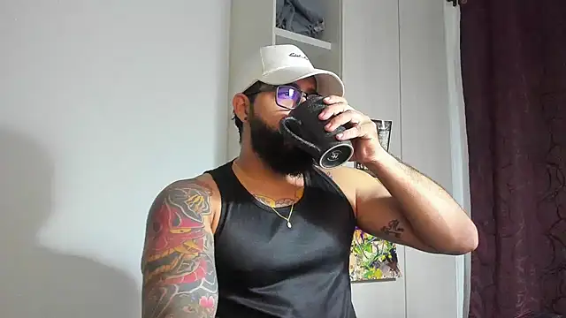 Snapshot of _Coddygold_ chatting on May 5, 10:51 am Coddygold online show from May 5, 10:51 am