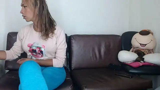 Snapshot of Courtney_Valeria chatting on October 11, 6:42 pm Courtney Valeria online show from October 11, 6:42 pm