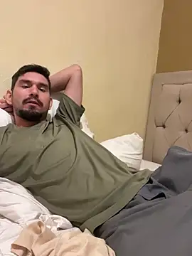 Snapshot of Tomthelong chatting on February 20, 5:33 am Tomthelong online show from February 20, 5:33 am