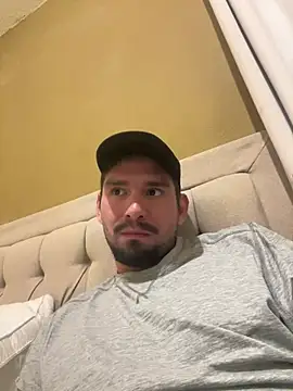 Snapshot of Tomthelong chatting on March 11, 7:35 am Tomthelong online show from March 11, 7:35 am