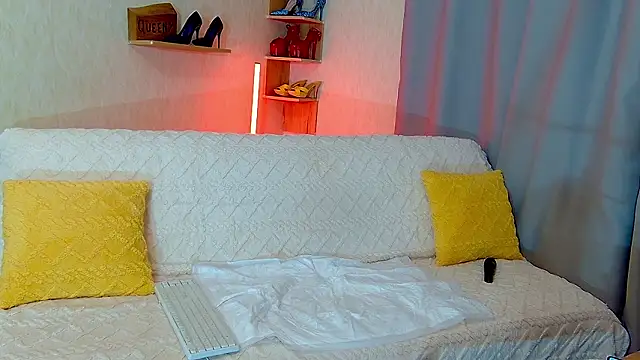 KimPolloc online show from March 13, 7:52 pm