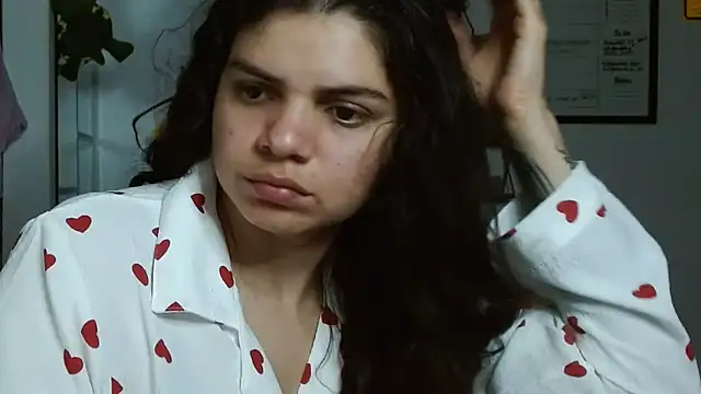 Snapshot of Nikkykora15 chatting on October 28, 1:17 am Nikkykora15 online show from October 28, 1:17 am