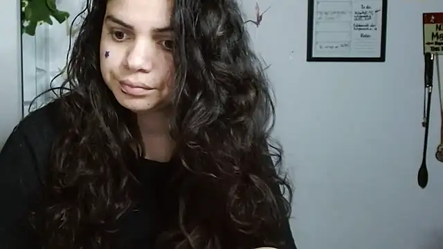 Snapshot of Nikkykora15 chatting on November 14, 2:04 am Nikkykora15 online show from November 14, 2:04 am