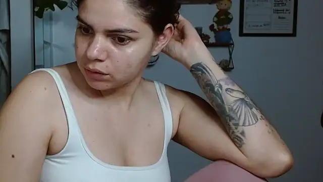 Snapshot of Nikkykora15 chatting on October 27, 1:28 am Nikkykora15 online show from October 27, 1:28 am