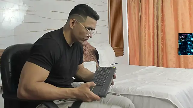 ChoreyTaiylor online show from November 22, 3:22 pm