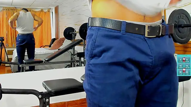 ChoreyTaiylor online show from December 19, 2:41 pm