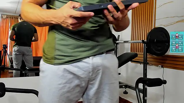 ChoreyTaiylor online show from December 17, 2:55 pm