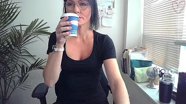 Snapshot of City_Kat chatting on November 10, 4:45 pm City Kat online show from November 10, 4:45 pm