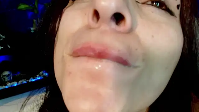Snapshot of julieth_sex1 chatting on July 5, 9:49 am julieth sex1 online show from July 5, 9:49 am