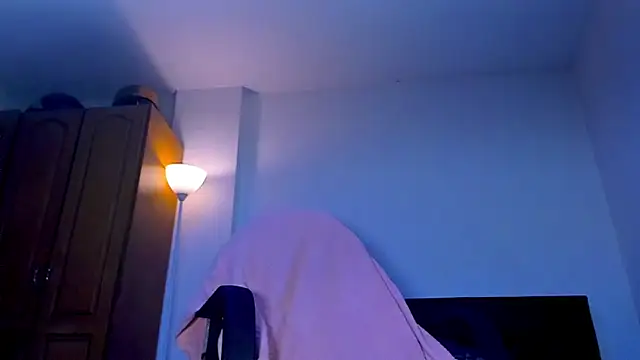 Snapshot of Eiden_allenx chatting on May 31, 4:29 am Eiden allenx online show from May 31, 4:29 am
