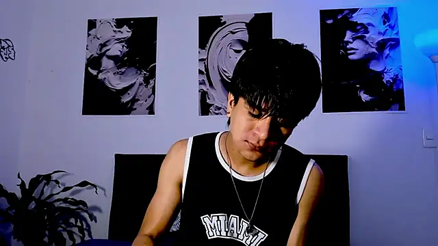 Snapshot of Eiden_allenx chatting on September 30, 1:06 pm Eiden allenx online show from September 30, 1:06 pm