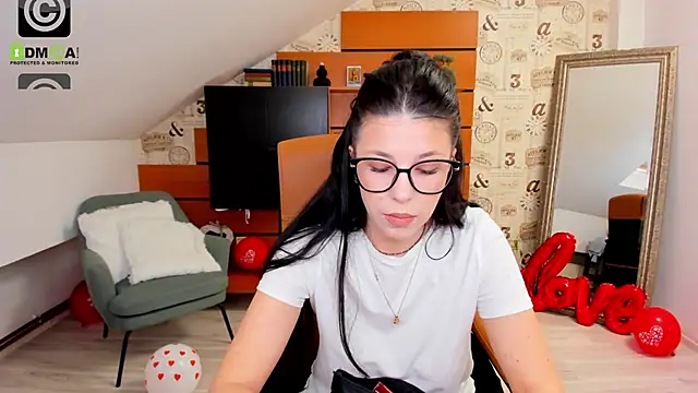 EmillyTaylor online show from March 6, 10:52 am