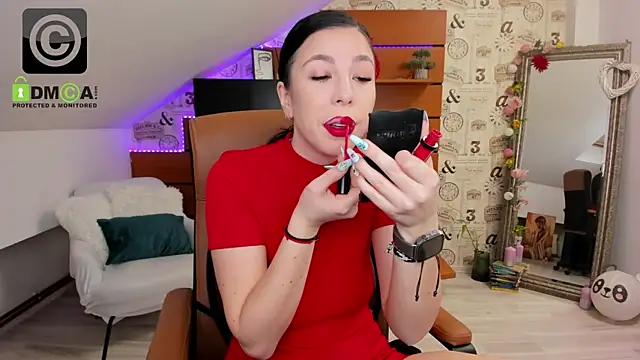 EmillyTaylor online show from April 17, 3:42 am