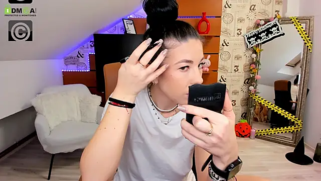 EmillyTaylor online show from October 29, 4:33 am