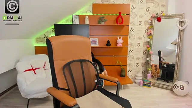 EmillyTaylor online show from January 13, 4:49 am