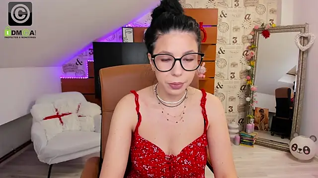 EmillyTaylor online show from January 14, 4:49 am