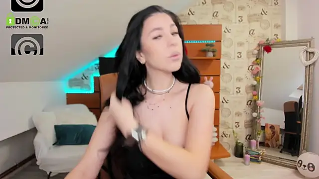 EmillyTaylor online show from April 22, 3:35 am