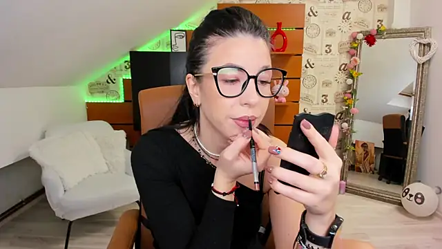 EmillyTaylor online show from November 13, 4:38 am