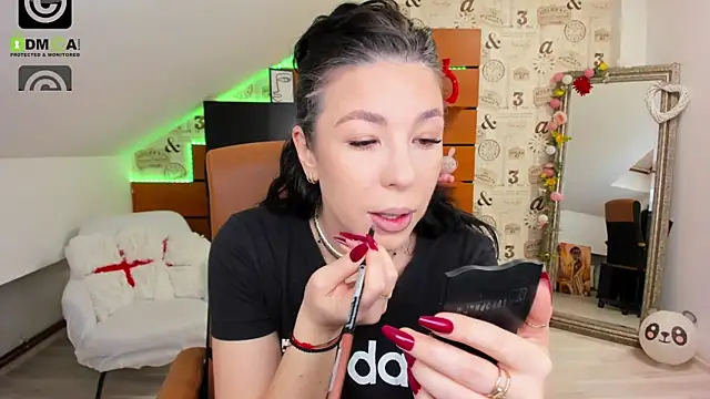 EmillyTaylor online show from December 18, 4:50 am