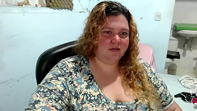 Snapshot of squirt322bbw chatting on June 18, 6:35 pm squirt322bbw online show from June 18, 6:35 pm