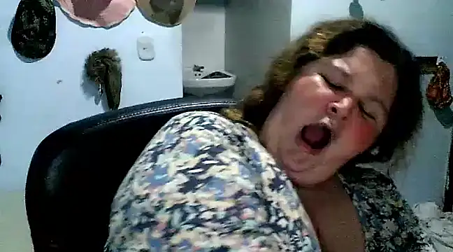 Snapshot of squirt322bbw chatting on March 20, 9:13 pm squirt322bbw online show from March 20, 9:13 pm