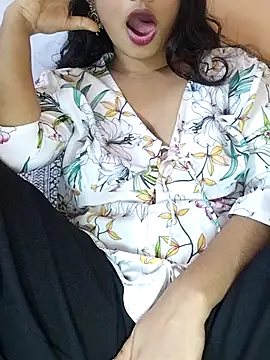 Snapshot of Beautifulsex4u chatting on September 12, 6:07 pm Beautifulsex4u online show from September 12, 6:07 pm