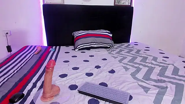 Snapshot of KarlyeKloss chatting on January 22, 8:38 pm KarlyeKloss online show from January 22, 8:38 pm