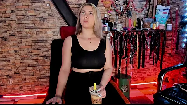 Snapshot of Liltildeman_moon chatting on July 10, 11:49 pm Liltildeman moon online show from July 10, 11:49 pm