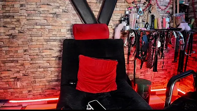 Snapshot of Liltildeman_moon chatting on May 15, 10:52 pm Liltildeman moon online show from May 15, 10:52 pm