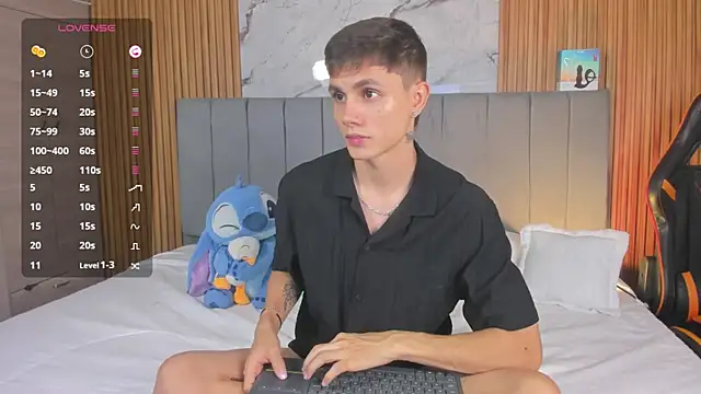 DustinLevine online show from June 25, 11:54 pm