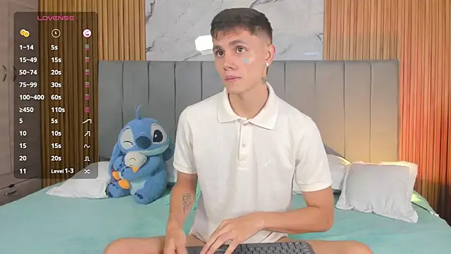 Snapshot of DustinLevine chatting on June 10, 12:17 pm DustinLevine online show from June 10, 12:17 pm