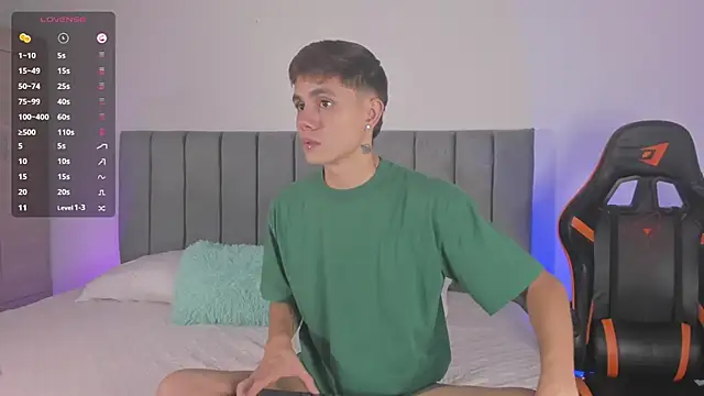 DustinLevine online show from December 4, 1:15 am