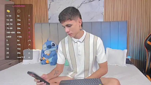 Snapshot of DustinLevine chatting on May 21, 12:24 pm DustinLevine online show from May 21, 12:24 pm