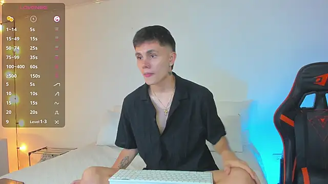 DustinLevine online show from February 26, 11:52 pm