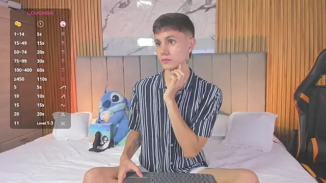 Snapshot of DustinLevine chatting on May 14, 12:35 pm DustinLevine online show from May 14, 12:35 pm