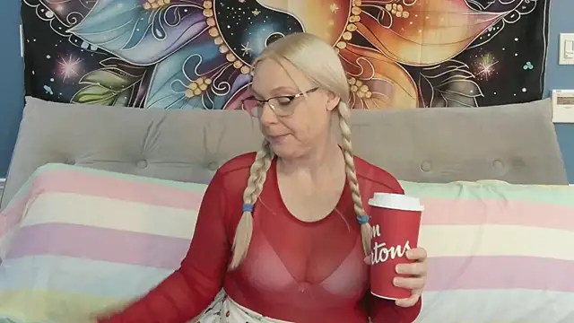 Snapshot of SaraBearXo chatting on September 12, 12:27 pm SaraBearXo online show from September 12, 12:27 pm