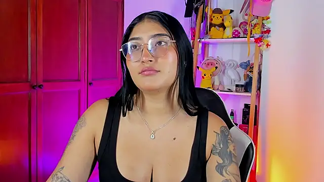 eymy-hadid online show from December 4, 11:15 pm