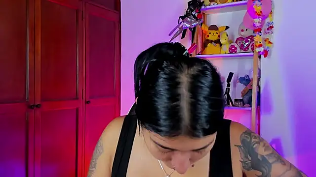 eymy-hadid online show from November 10, 8:58 pm