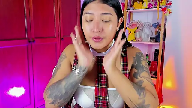 eymy-hadid online show from November 27, 5:57 pm