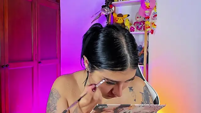 eymy-hadid online show from October 28, 8:19 pm